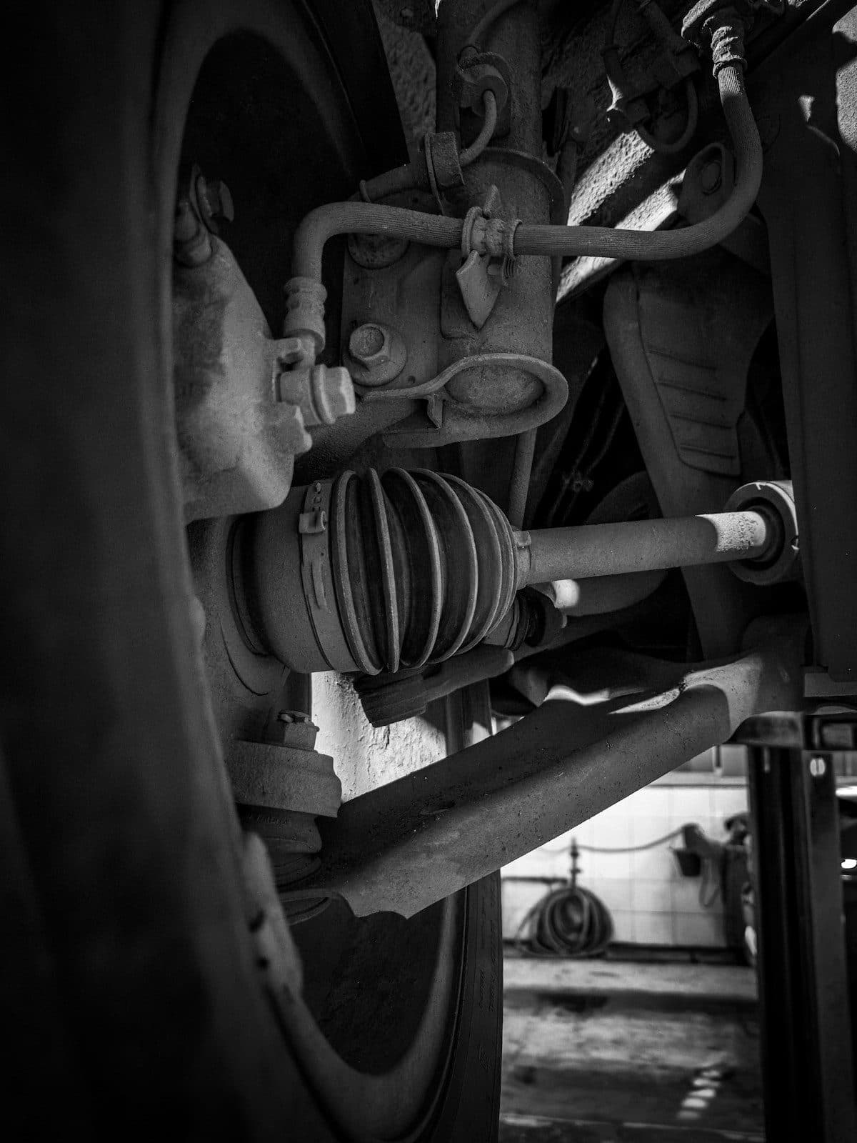 Suspension: On the lift: axle and suspension work